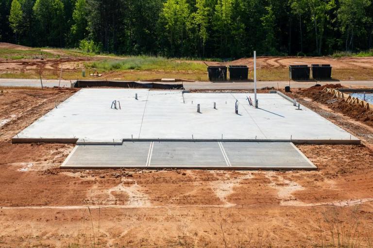 Le radier constitue l'étape clé d'une piscine en béton près de Fameck.
